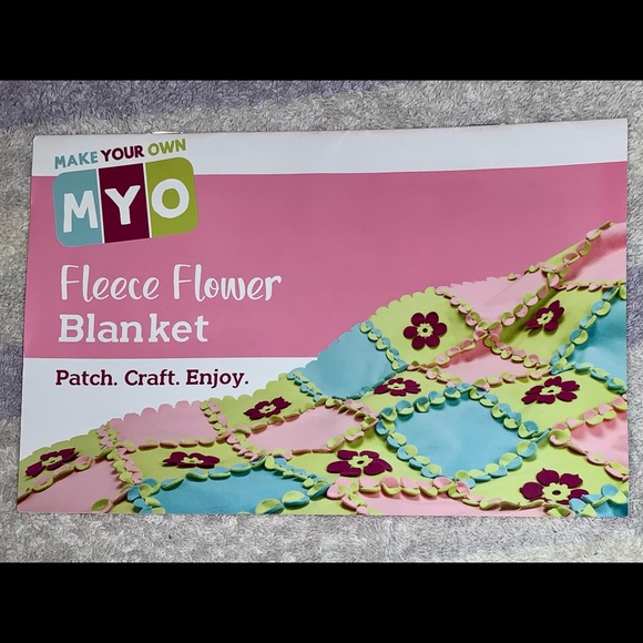 Make Your Own FLEECE  FLOWER  BLANKET --- No sewing required ! - Picture 1 of 10